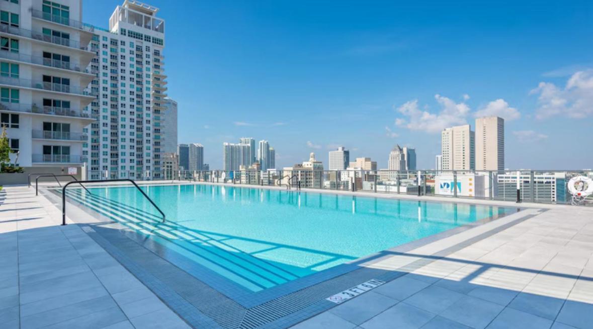 2-bedr Downtown Bay Views *